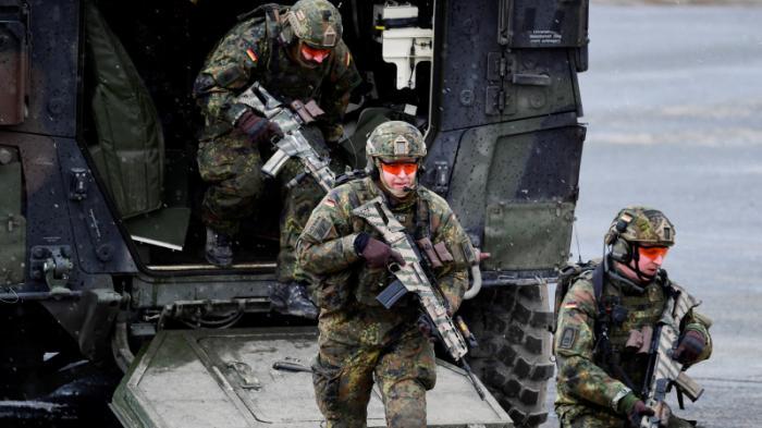 Германия увеличит расходы на оборону до рекордного уровня
                28 февраля 2022, 11:50