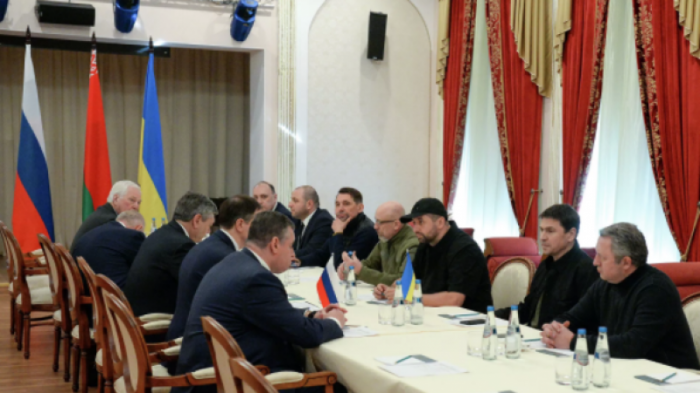 Украина и Россия завершили переговоры, стороны поехали консультироваться
                28 февраля 2022, 22:37