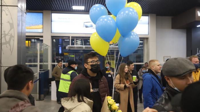 Первый рейс с эвакуированными из Украины казахстанцами приземлился в Алматы
                28 февраля 2022, 23:01