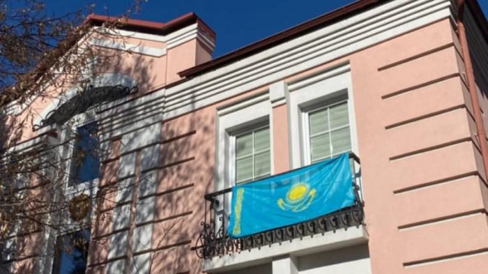 Казахстанцев в Украине попросили срочно связаться с посольством
                01 марта 2022, 01:44