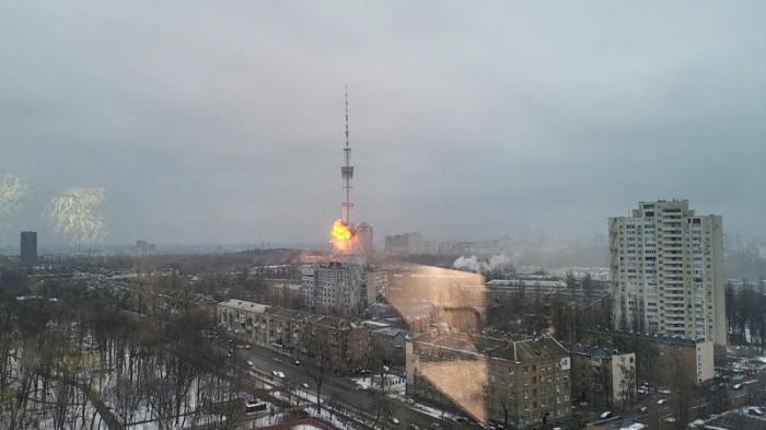 Ракетный удар нанесли по телевышке в Киеве. Момент обстрела попал на видео
                02 марта 2022, 03:04
