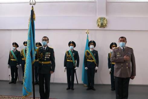 Сотрудникам департамента по ЧС Карагандинской области торжественно вручили знамя