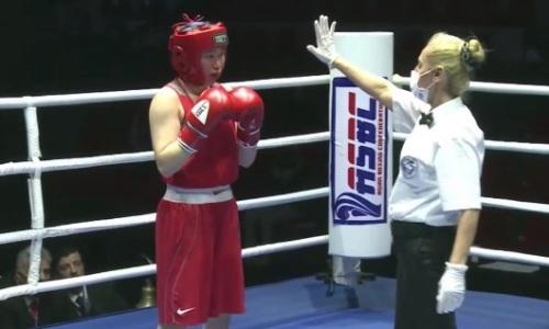Судья отдал победу дважды побывавшей в нокдауне казахстанке на чемпионате Азии по боксу. Видео