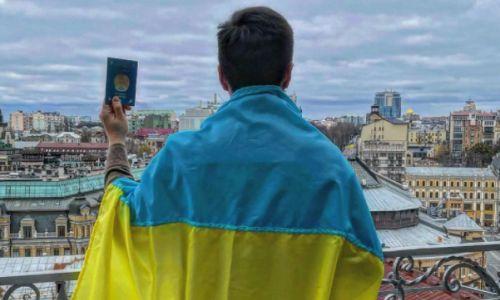 Футболист молодежной сборной Казахстана остался в Киеве помогать украинцам во время войны с Россией