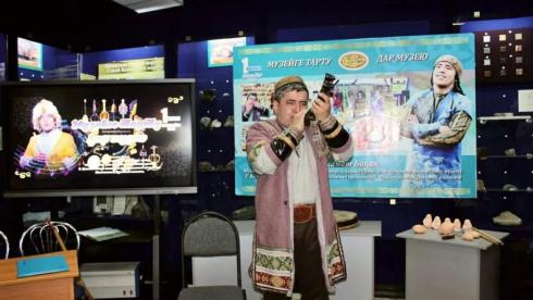 Жезказганский музей пополнился 15 этническими музыкальными инструментами