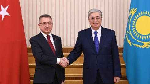Токаев принял вице-президента Турции Фуата Октая