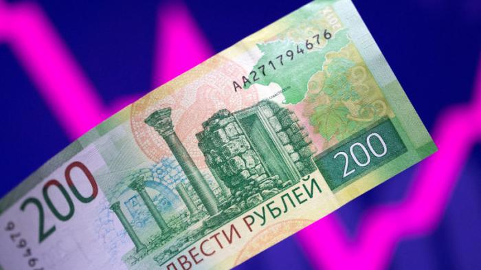Рубль продолжил падение к доллару и евро
                09 марта 2022, 13:47