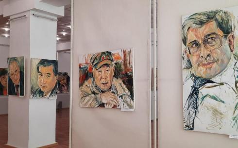 В Караганде открылась выставка художницы Тансык Мажитовой