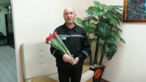 Осужденный сделал необычное предложение руки и сердца своей возлюбленной в Карагандинской области