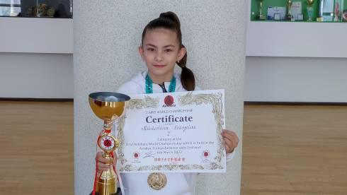 В Караганде прошла встреча с победителями Чемпионата мира по каратэ и Чемпионата Азии по фехтованию