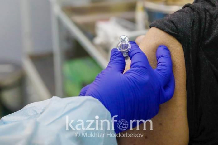В Казахстане растет количество получивших вакцину от КВИ