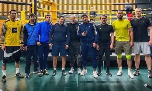 Известные казахстанские профи-боксеры отправились в США