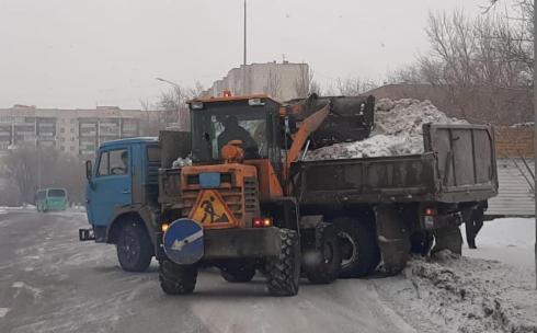 Аким Караганды поручил очистить улицы от снега за ближайшие два дня