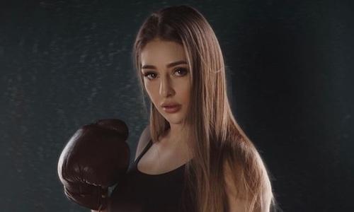 Самая привлекательная боксерша Казахстана провела тренировку с непобежденным бойцом ММА