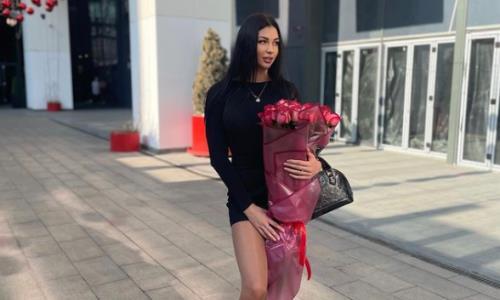 Казахстанская волейболистка покорила интернет новым фото в сногсшибательном платье