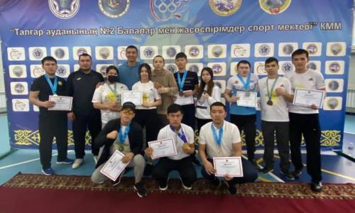 Мангистауские параспортсмены завоевали девять наград на чемпионате РК по армрестлингу