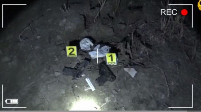 В Атырау нашли пистолет подозреваемого в тройном убийстве
                21 марта 2022, 18:30