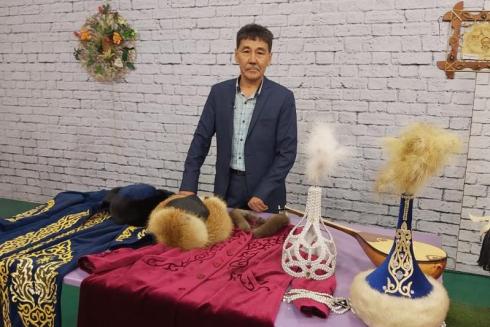 Карагандинский мастер более 30 лет занимается пошивом казахских головных уборов