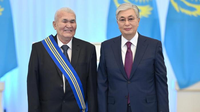 Президент Токаев поздравил автора герба Казахстана
                24 марта 2022, 12:01
