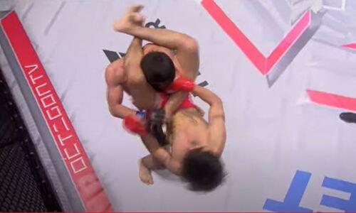 Градом ударов и нокаутом в первом раунде закончилось казахстано-узбекистанское дерби на турнире по MMA. Видео