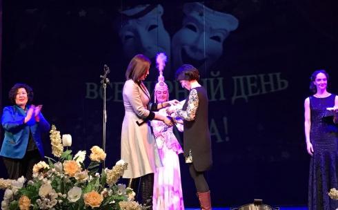 Работников театров Карагандинской области наградили в профессиональный праздник