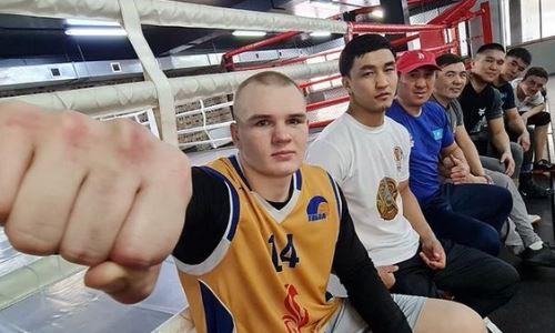Казахстанские боксеры провели тренировку в зале известного наставника в США. Видео