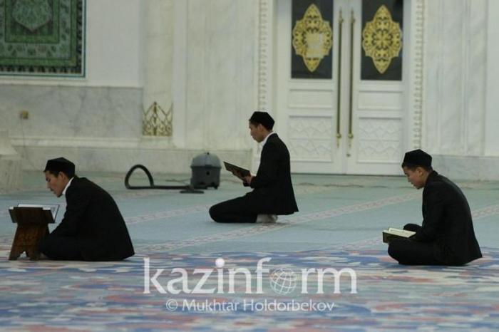 Нужно ли носить маски во время намаза в мечетях Казахстана