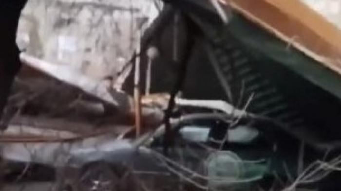 Ураган сорвал крыши домов и повредил машины в Талдыкоргане
                29 марта 2022, 20:26