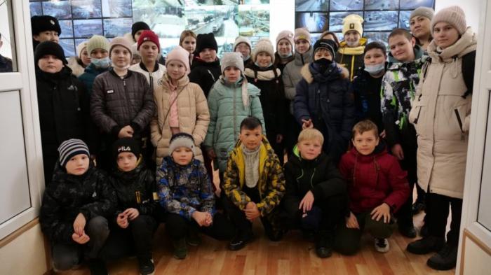 Петропавловские полицейские организовали для детей экскурсию в кинологию и кавалерию