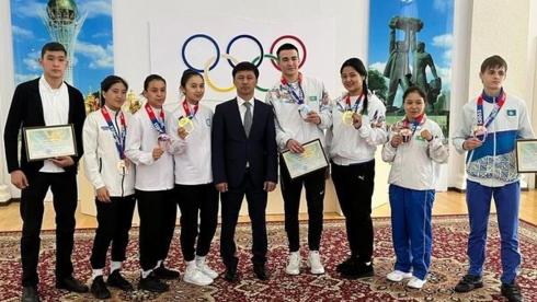 Карагандинских призёров чемпионата Азии по боксу поощрили материально