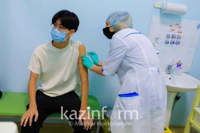 Почти 784 тысячи подростков вакцинировались Pfizer в Казахстане