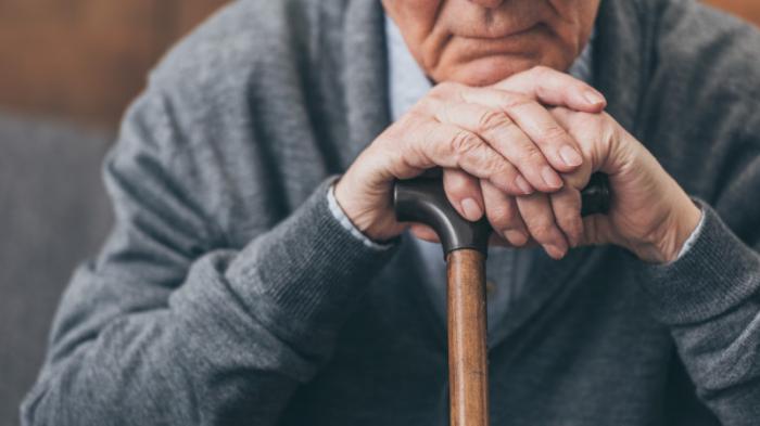 Постучал в дверь и ударил: 88-летнего пенсионера ограбили в Нур-Султане
                08 апреля 2022, 16:24