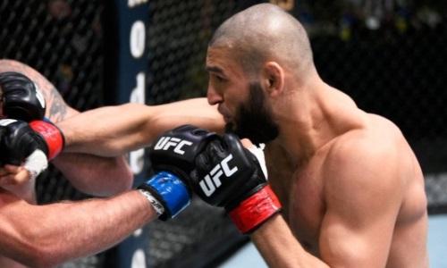 Видео кровавого боя Чимаев — Бернс на UFC 273