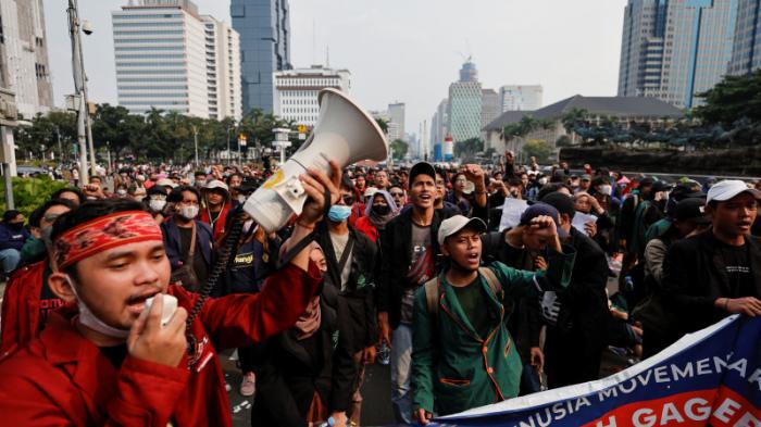Индонезийские студенты митингуют против продления президентского срока
                11 апреля 2022, 19:08