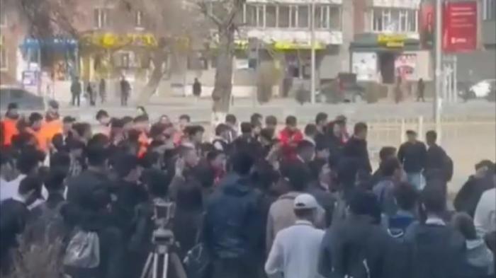 Чиновники прокомментировали акцию протеста студентов в Семее
                13 апреля 2022, 16:37