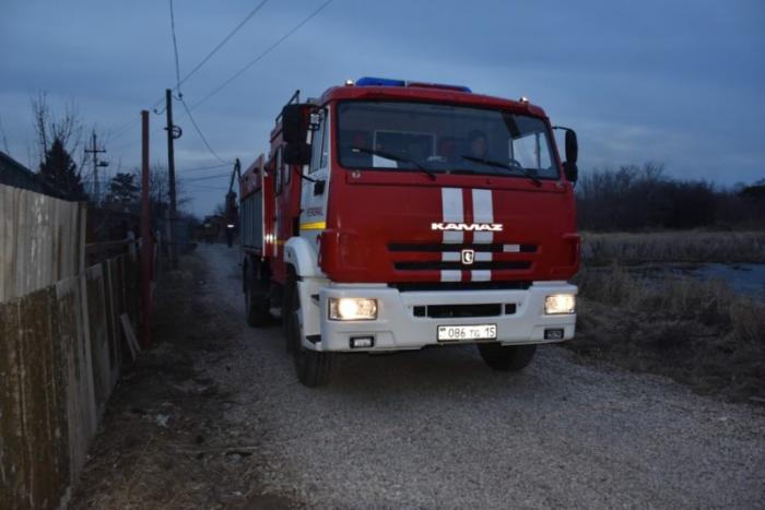 Петропавловские пожарные тушили огонь в дачных сообществах