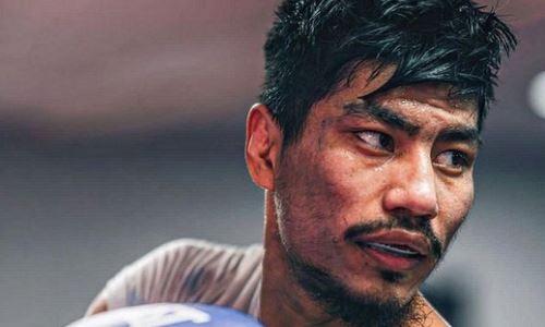 Бой непобежденного казахстанского боксера лишился титула WBO