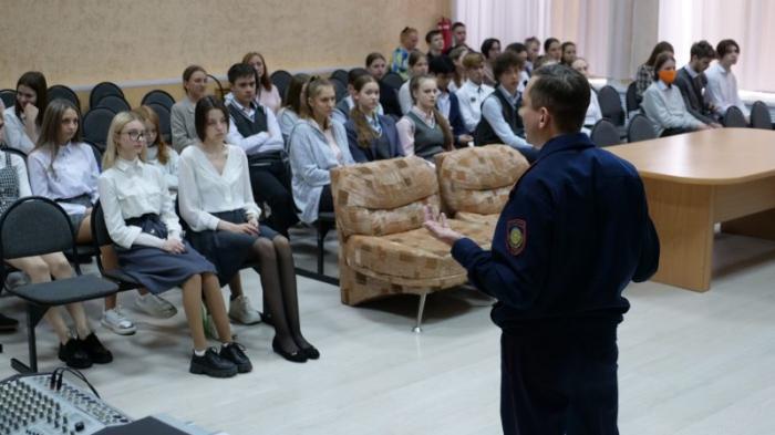 В Петропавловске полицейские позвали школьников поступать в вузы МВД