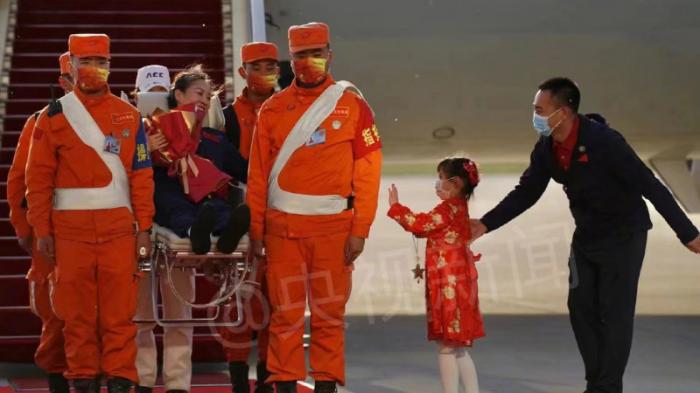 Китайская женщина-космонавт подарила своей дочке 