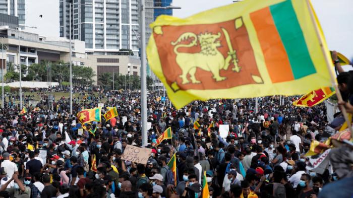 Президент Шри-Ланки уволил троих родственников из кабинета министров
                18 апреля 2022, 19:57