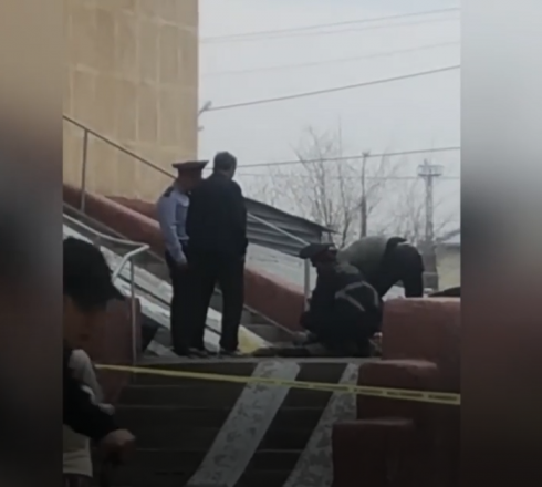 64-летний карагандинец скончался после падения с балкона