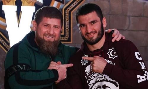 «Чеченского боксера заставляют сменить флаг». Кадырова «спросили» о непобежденном чемпионе мира из России