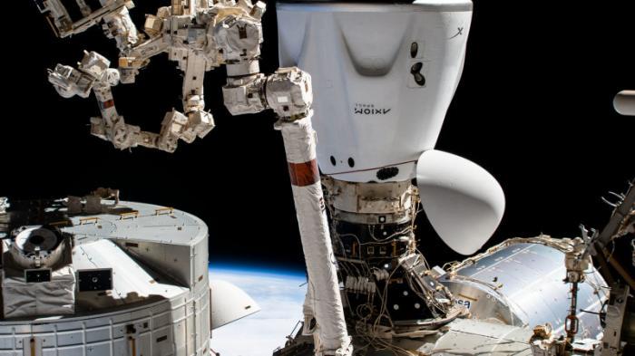 Корабль космических туристов отстыковался от МКС
                25 апреля 2022, 09:10