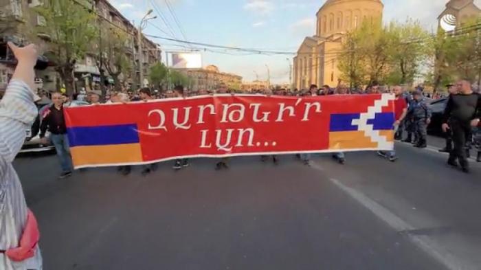 В Ереване началось шествие с требованием об отставке Пашиняна
                25 апреля 2022, 22:51