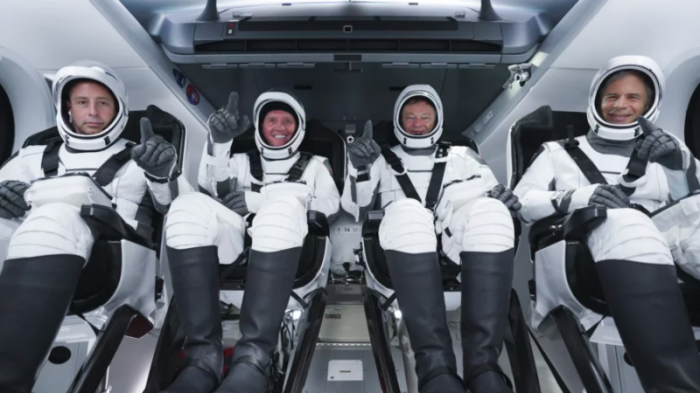 Космические туристы вернулись на Землю с МКС
                26 апреля 2022, 07:01