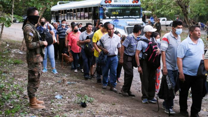 Более 17 тысяч членов банд арестовали в Сальвадоре
                27 апреля 2022, 15:04