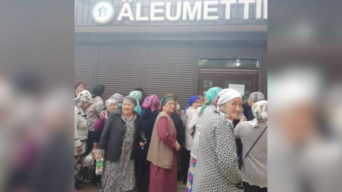 Кызылординцы стоят по 5 часов в очереди, чтобы купить сахар в социальных магазинах
                27 апреля 2022, 17:31