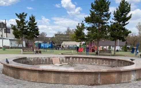 Жители Пришахтинска жалуются на ужасное состояние сквера за ДК 