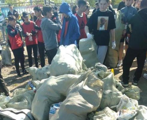 Более 300 килограммов мусора собрали во время забега-плоггинга в Балхаше