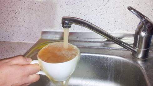 Лимонад из крана: карагандинцы возмущены качеством водоснабжения